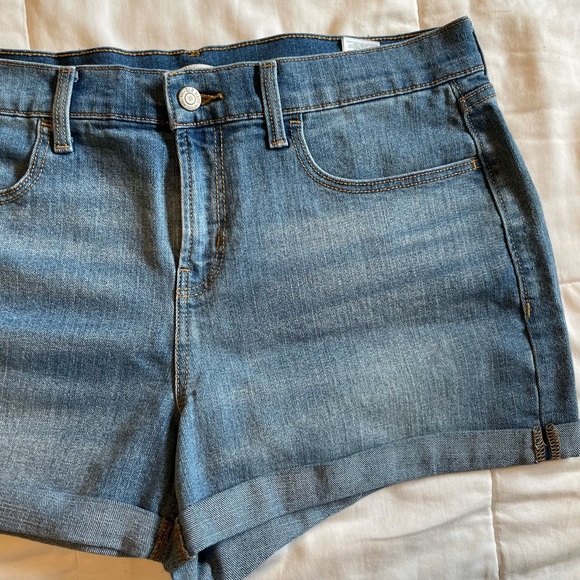 Old navy jean shorts - Picture 2 of 5